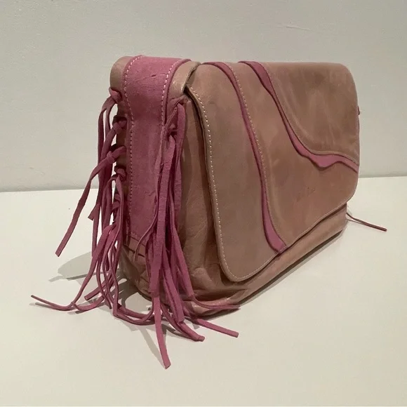 Bella Donna Italian crafted leather handbag with fringe. In Barbie pink. - Picture 4 of 12